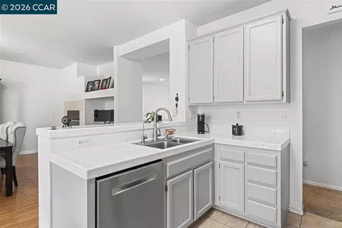 Kitchen - 563 Silver Saddle Dr, Pittsburg, CA 94565 photo 3 of 3