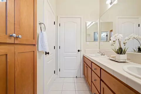 Bath - 6010 Hillbrook Pl, Dublin, CA 94568 photo 6 of 7