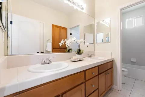 Bath - 6010 Hillbrook Pl, Dublin, CA 94568 photo 5 of 7