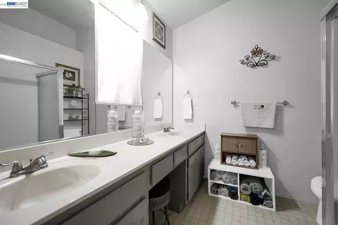 Bath - 1324 Riverette Dr, Modesto, CA 95351 photo 2 of 2