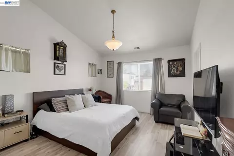 Bedroom - 1324 Riverette Dr, Modesto, CA 95351 photo 2 of 3