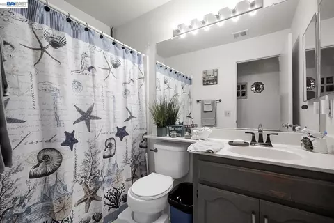 Bath - 1324 Riverette Dr, Modesto, CA 95351 photo 1 of 2