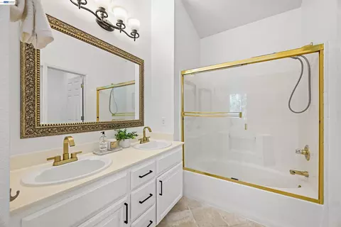 Bath - 4551 Mangrove Dr #18, Dublin, CA 94568 photo 1 of 3