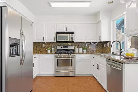 Kitchen - 4551 Mangrove Dr #18, Dublin, CA 94568 photo 2 of 4