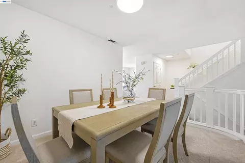 Dining - 4551 Mangrove Dr #18, Dublin, CA 94568 photo 3 of 3
