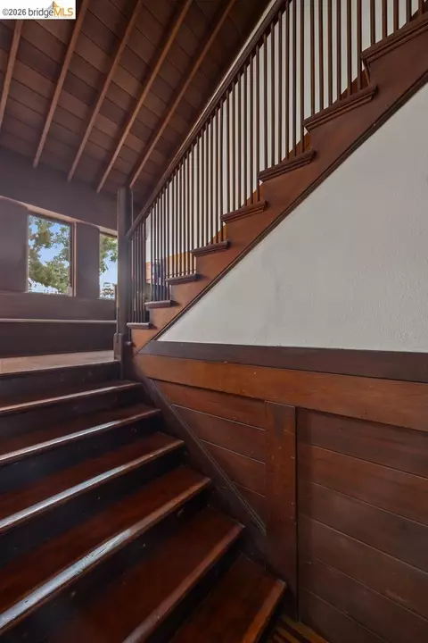 Entry Way - 2000 Clinton Ave, Alameda, CA 94501 photo 1 of 2