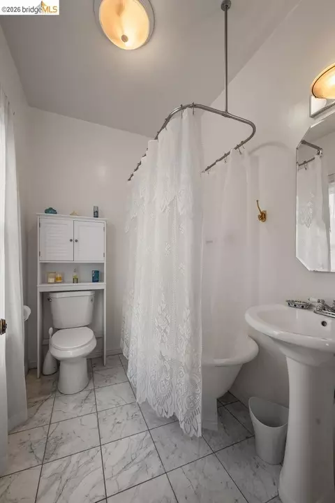 Bath - 2000 Clinton Ave, Alameda, CA 94501 photo 1 of 1