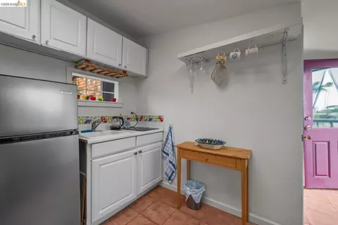 Kitchen - 2000 Clinton Ave, Alameda, CA 94501 photo 1 of 1