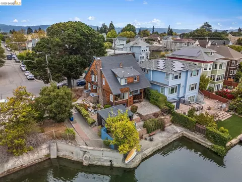 View/Area - 2000 Clinton Ave, Alameda, CA 94501 photo 2 of 3