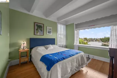Bedroom - 2000 Clinton Ave, Alameda, CA 94501 photo 1 of 3
