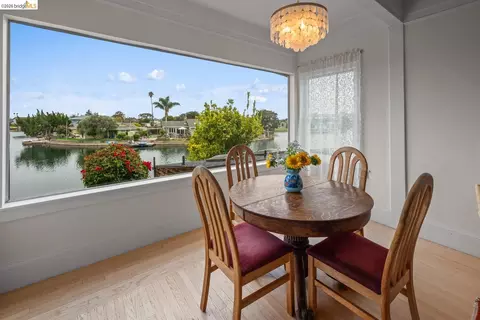 Dining - 2000 Clinton Ave, Alameda, CA 94501 photo 1 of 1