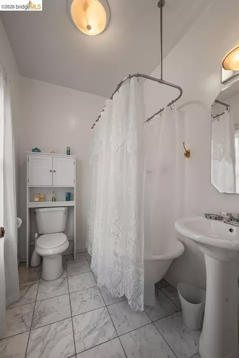 Bath - 2000 Clinton Ave, Alameda, CA 94501 photo 1 of 2