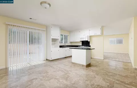Living - 185 Coleridge Dr, Vallejo, CA 94591 photo 1 of 4