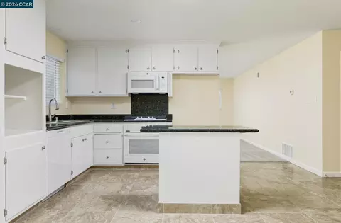 Kitchen - 185 Coleridge Dr, Vallejo, CA 94591 photo 1 of 1