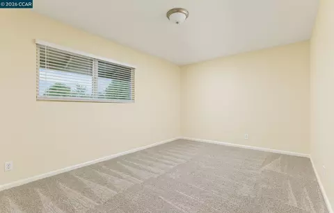 Bedroom - 185 Coleridge Dr, Vallejo, CA 94591 photo 4 of 4