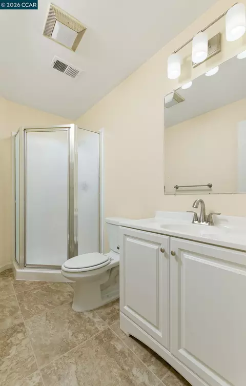 Bath - 185 Coleridge Dr, Vallejo, CA 94591 photo 1 of 3