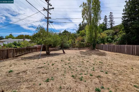 Exterior - 185 Coleridge Dr, Vallejo, CA 94591 photo 6 of 9
