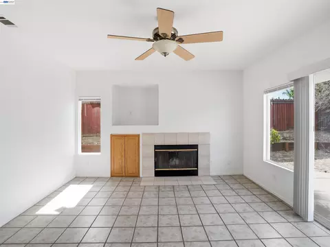 Living - 2356 Yorkshire Dr, Antioch, CA 94531 photo 5 of 7