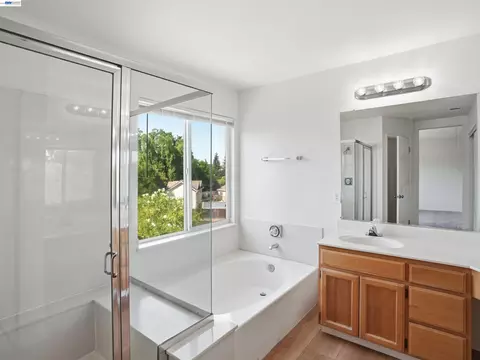 Bath - 2356 Yorkshire Dr, Antioch, CA 94531 photo 1 of 3
