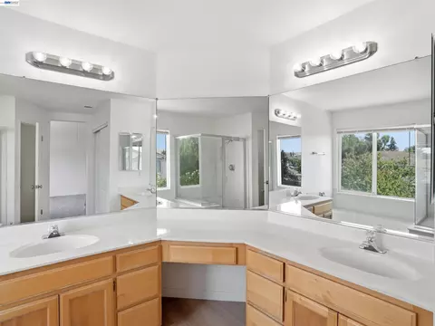 Bath - 2356 Yorkshire Dr, Antioch, CA 94531 photo 2 of 3