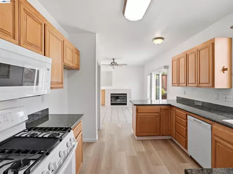 Kitchen - 2356 Yorkshire Dr, Antioch, CA 94531 photo 3 of 3