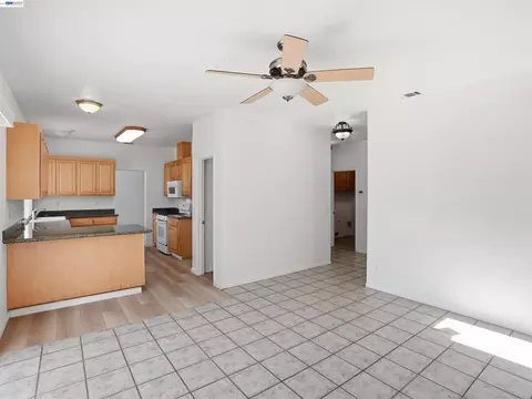 Living - 2356 Yorkshire Dr, Antioch, CA 94531 photo 6 of 7