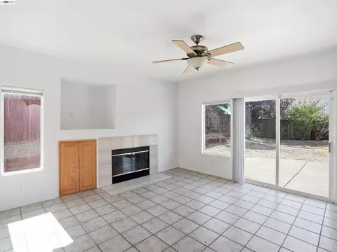 Living - 2356 Yorkshire Dr, Antioch, CA 94531 photo 4 of 7