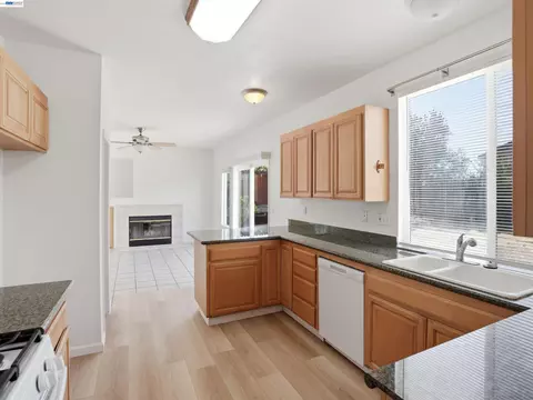 Kitchen - 2356 Yorkshire Dr, Antioch, CA 94531 photo 2 of 3