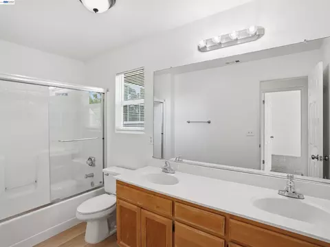 Bath - 2356 Yorkshire Dr, Antioch, CA 94531 photo 3 of 3