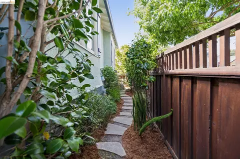 Exterior - 1701 Derby St, Berkeley, CA 94703 photo 7 of 9