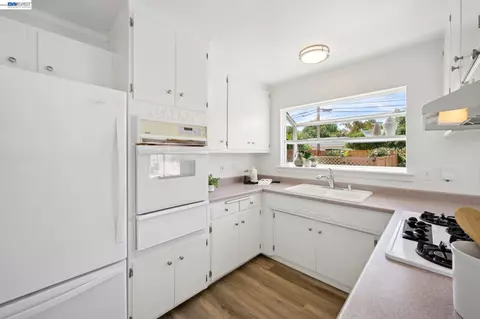 Kitchen - 8231 Cardiff Dr, Dublin, CA 94568 photo 4 of 5