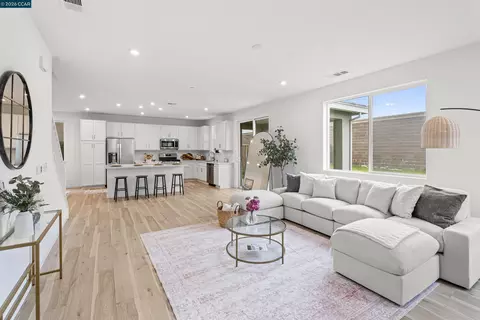 Living - 953 Arneis Ave, Manteca, CA 95337 photo 1 of 1