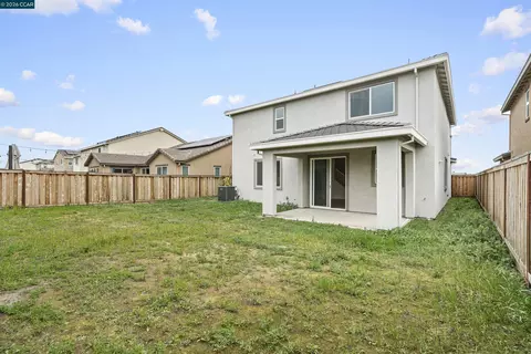 Exterior - 953 Arneis Ave, Manteca, CA 95337 photo 4 of 7