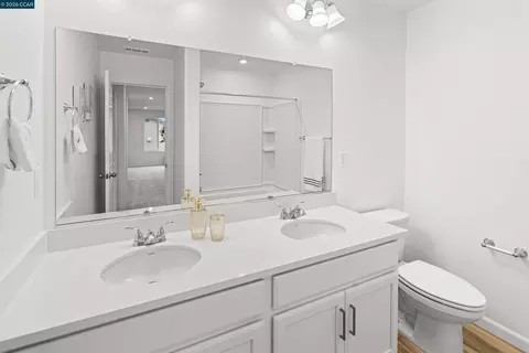 Bath - 953 Arneis Ave, Manteca, CA 95337 photo 3 of 5