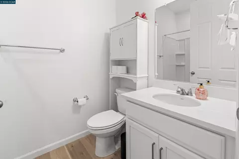 Bath - 953 Arneis Ave, Manteca, CA 95337 photo 1 of 5