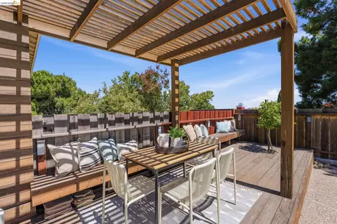 Exterior - 2137 Pheasant Dr, Hercules, CA 94547 photo 9 of 17