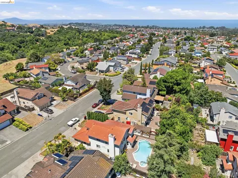 View/Area - 2137 Pheasant Dr, Hercules, CA 94547 photo 3 of 4