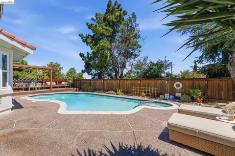 Exterior - 2137 Pheasant Dr, Hercules, CA 94547 photo 4 of 17