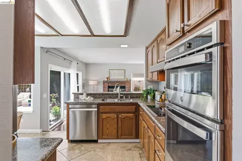 Kitchen - 2137 Pheasant Dr, Hercules, CA 94547 photo 4 of 5