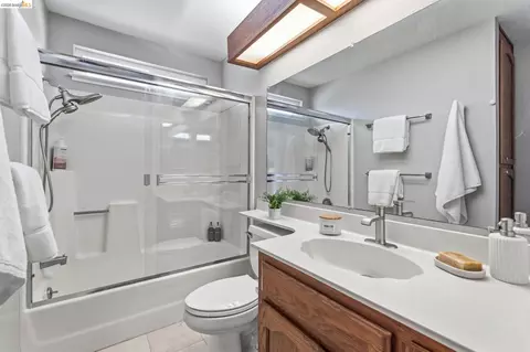 Bath - 2137 Pheasant Dr, Hercules, CA 94547 photo 4 of 6