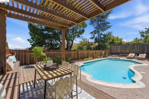 Exterior - 2137 Pheasant Dr, Hercules, CA 94547 photo 14 of 17