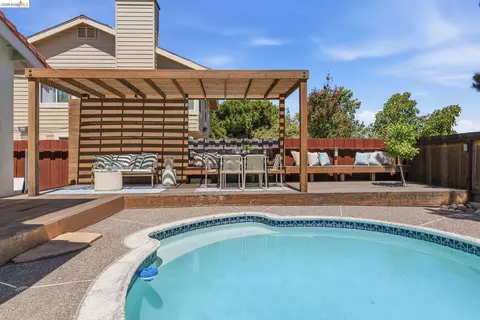 Exterior - 2137 Pheasant Dr, Hercules, CA 94547 photo 8 of 17