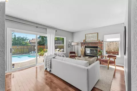 Living - 2137 Pheasant Dr, Hercules, CA 94547 photo 4 of 7