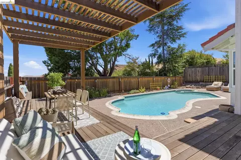 Exterior - 2137 Pheasant Dr, Hercules, CA 94547 photo 12 of 17