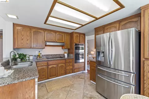 Kitchen - 2137 Pheasant Dr, Hercules, CA 94547 photo 3 of 5