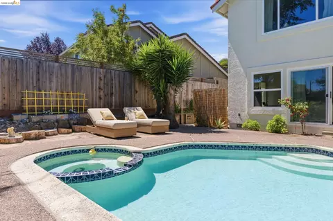 Exterior - 2137 Pheasant Dr, Hercules, CA 94547 photo 6 of 17