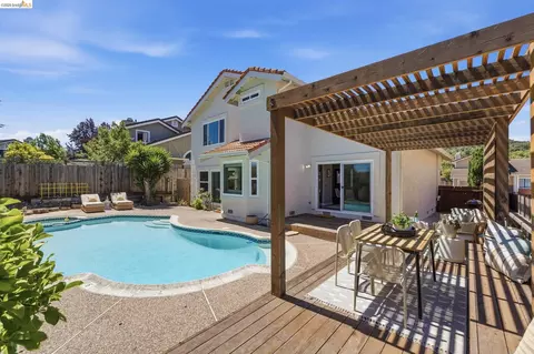 Exterior - 2137 Pheasant Dr, Hercules, CA 94547 photo 2 of 17