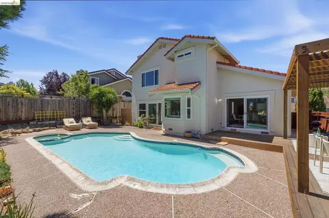 Exterior - 2137 Pheasant Dr, Hercules, CA 94547 photo 15 of 17