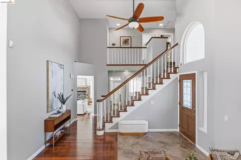 Entry Way - 2137 Pheasant Dr, Hercules, CA 94547 photo 3 of 7