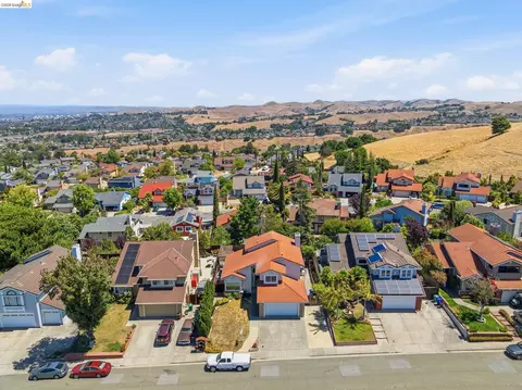 View/Area - 2137 Pheasant Dr, Hercules, CA 94547 photo 2 of 4